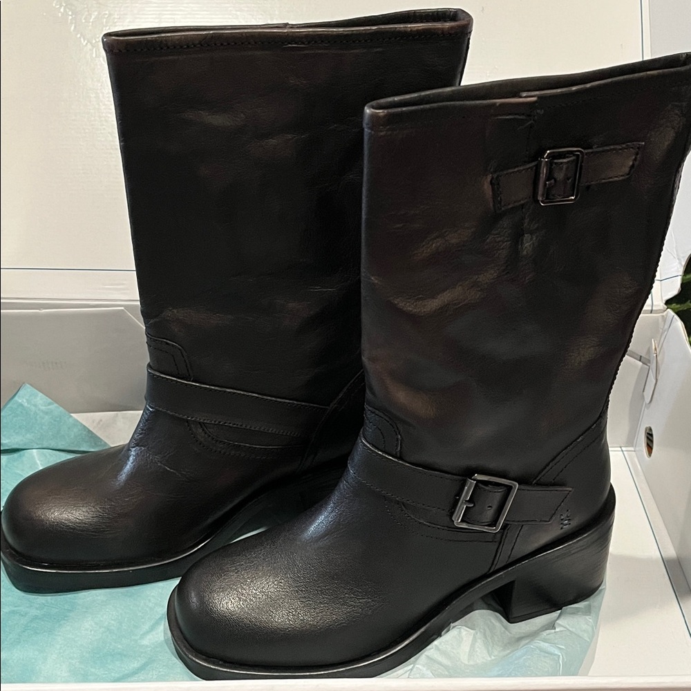 Elegant Black Heeled Boots